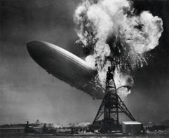https://upload.wikimedia.org/wikipedia/commons/1/1c/Hindenburg_disaster.jpg