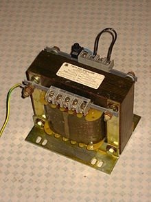 https://upload.wikimedia.org/wikipedia/commons/thumb/d/dc/SmallTransformer.JPG/220px-SmallTransformer.JPG