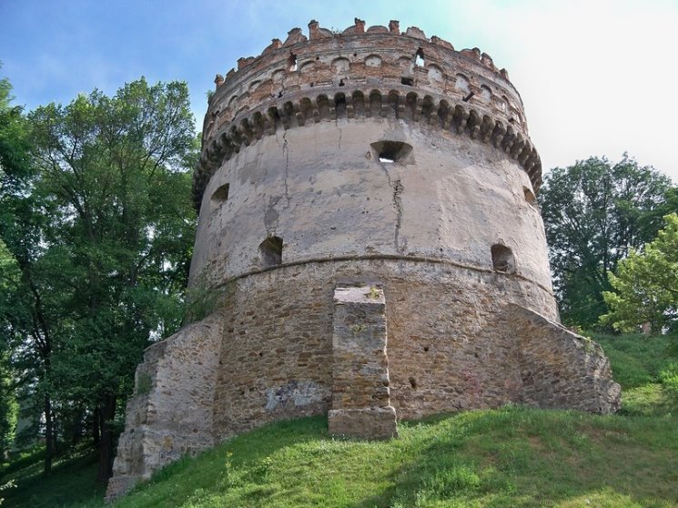 Острожский замок. Круглая башня конец 16 века.jpg