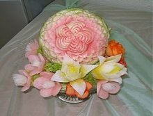 https://upload.wikimedia.org/wikipedia/commons/thumb/4/4e/Carving_watermelon.jpg/250px-Carving_watermelon.jpg