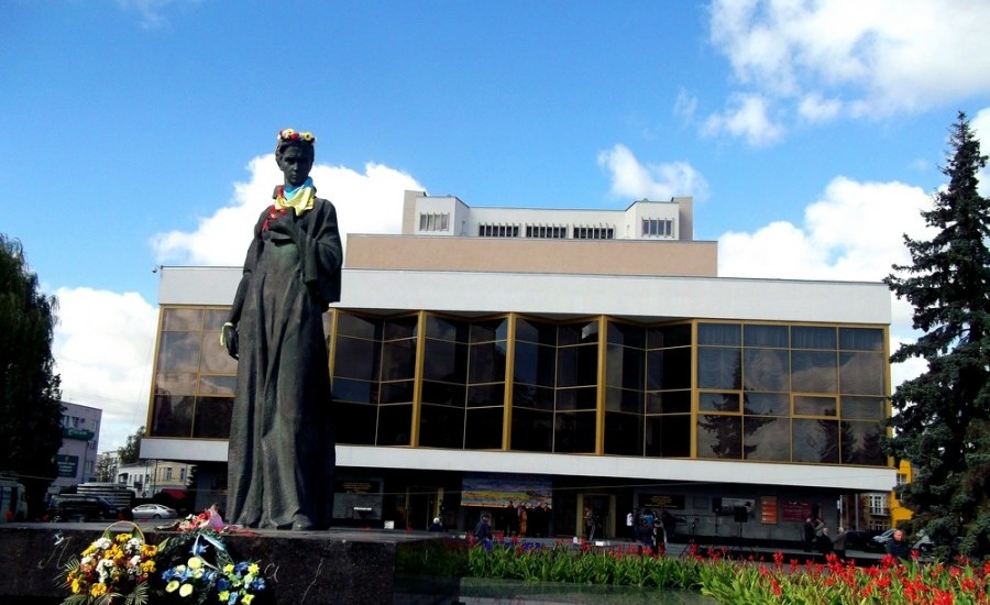 'ятник Л. Українки у Луцьку_1.jpg