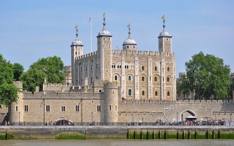 C:\Users\user\Desktop\1200px-Tower_of_London_viewed_from_the_River_Thames.jpg