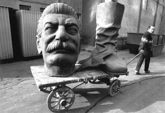  Демонтаж пам'ятника Сталіну
