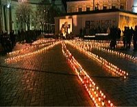https://upload.wikimedia.org/wikipedia/commons/thumb/e/e8/HolodomorKyivSvichky.jpg/200px-HolodomorKyivSvichky.jpg