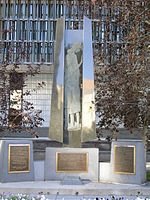 https://upload.wikimedia.org/wikipedia/commons/thumb/a/a4/HolodomorWinnipeg.jpg/150px-HolodomorWinnipeg.jpg