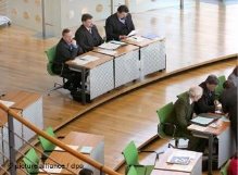 Drei Politiker der NPD, die 2006 ausgetreten waren, sitzen im sächsischen Landtag, separat hinter dem Plenum