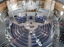 Der leere Plenarsaal des Bundestages