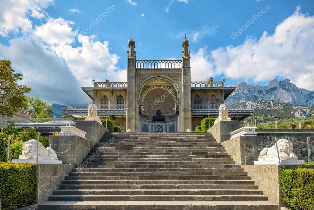 depositphotos_111232948-stock-photo-vorontsov-palace-in-the-town.jpg