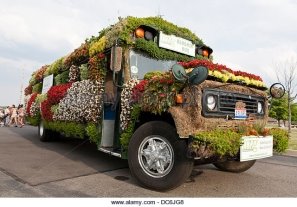 C:\Users\Systema\Desktop\schoolbus-decorated-with-live-flowers-dc6jg8.jpg