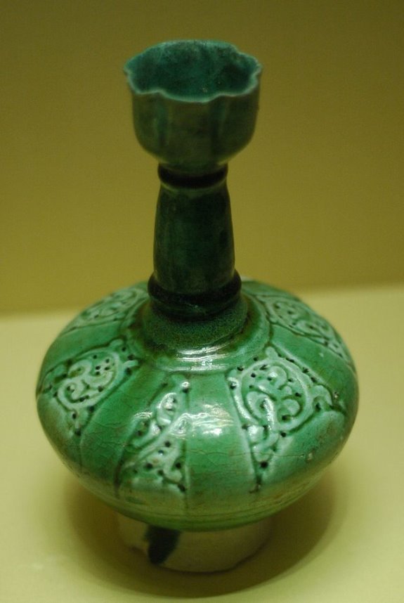 https://upload.wikimedia.org/wikipedia/commons/thumb/5/51/Bottle_Iran_Louvre_MAO110.jpg/640px-Bottle_Iran_Louvre_MAO110.jpg?1549138805553