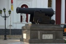 http://ua.igotoworld.com/frontend/webcontent/websites/50/images/gallery/34160_370x246_800px-Odessa_cannon.jpg