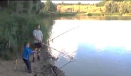 Картинки по запросу хлопчик ловить рыбу