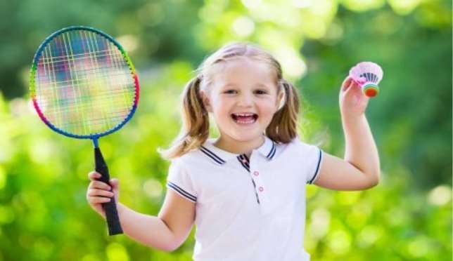 D:\електронні книги\нем\depositphotos_146342387-stock-photo-child-playing-badminton-or-tennis.jpg