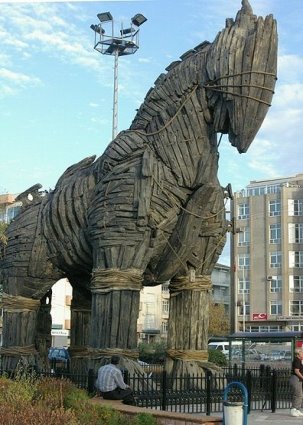 396px-Trojan_horse_Çanakkale.jpg