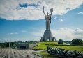 D:\Загрузки\615094_rodina-mat_monument_skulptura_kiev_ukraina_derevya_2400x1570_www.Gde-Fon.com_.jpg