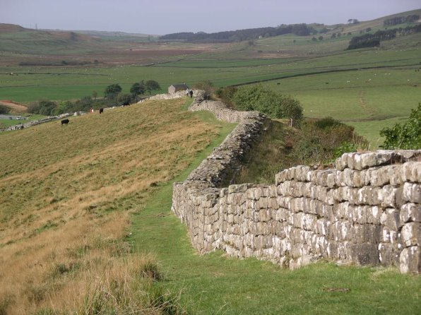 http://upload.wikimedia.org/wikipedia/commons/b/b7/Hadrian%27s_wall_at_Greenhead_Lough.jpg