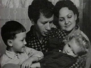 Леонид Быков и семья