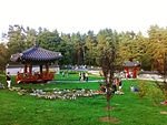 https://upload.wikimedia.org/wikipedia/commons/thumb/4/4b/Korean_garden_in_Kyiv.jpg/150px-Korean_garden_in_Kyiv.jpg