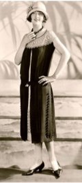 Картинки по запросу "жіноча мода 1920 років"