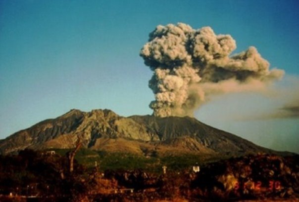 http://static.republika.co.id/uploads/images/headline_slide/gunung-sakurajima-gunung-berapi-di-jepang-_160504024021-966.jpg