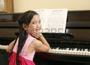C:\Users\ТАТЬЯНА\Downloads\39005962-девушка-играет-фортепиано.jpg