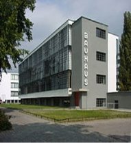 https://upload.wikimedia.org/wikipedia/commons/thumb/e/e1/Bauhaus.JPG/220px-Bauhaus.JPG