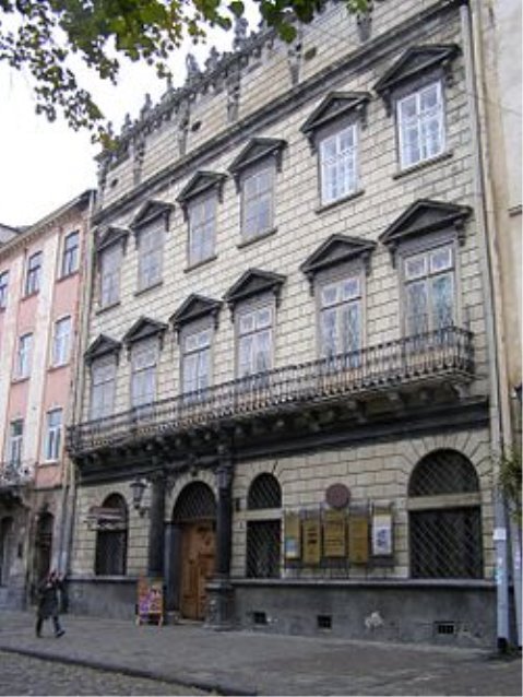 Lviv - Kornyakt Palace.jpg