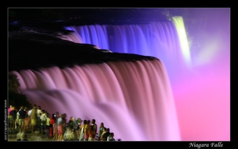 Ниагарский водопад ночью