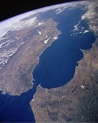 http://upload.wikimedia.org/wikipedia/commons/thumb/c/cf/Strait_of_gibraltar.jpg/200px-Strait_of_gibraltar.jpg