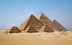 http://upload.wikimedia.org/wikipedia/commons/thumb/c/c6/All_Gizah_Pyramids-3.jpg/300px-All_Gizah_Pyramids-3.jpg