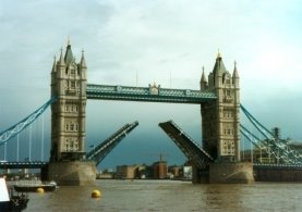 19970508-140000_london_tower_bridge_open[1]