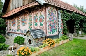 Картинки по запросу дім сільський з собачою будкою