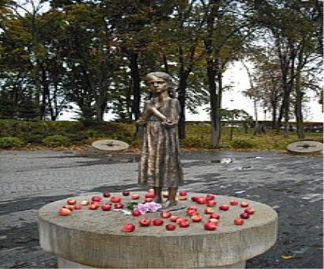C:\Users\Валера\Скульптура дівчинки з колосками в руках220px-Kiev-MonumentVictimsHolodomor1932-33_01.jpg