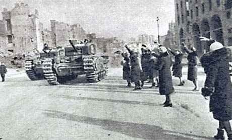 Кияни зустрічають радянських танкістів. Листопад 1943 р.