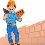 Веселый строитель каменщик в оранжевый шлем с бри Векторный клипарт CLIPARTO