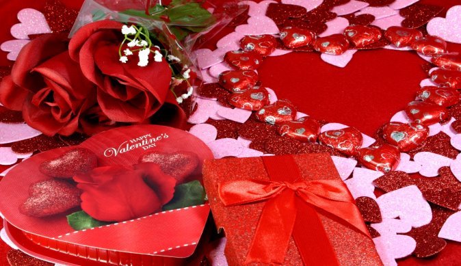 2017Holidays___Saint_Valentines_Day_Red_roses_and_gifts_for_Valentine_s_Day_120808_.jpg