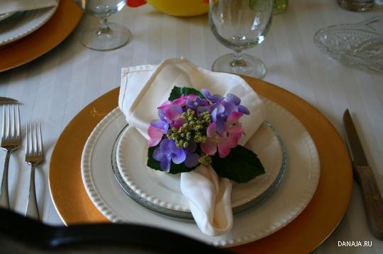 Сервировка стола с цветами - сервировка столов