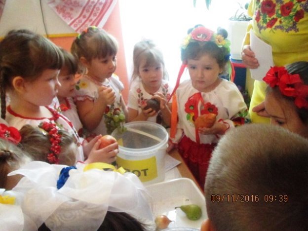 Картинки по запросу українські діти з українськими стравами