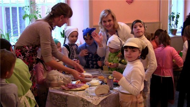 Картинки по запросу українські діти з українськими стравами