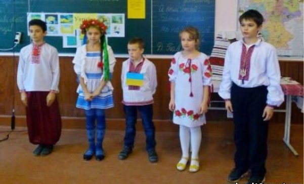 Картинки по запросу учні  з національними символами українами
