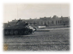 -Tank T34 на вокзале