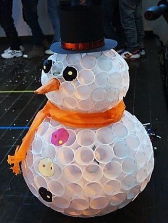 Поделка - снеговик из стаканчиков