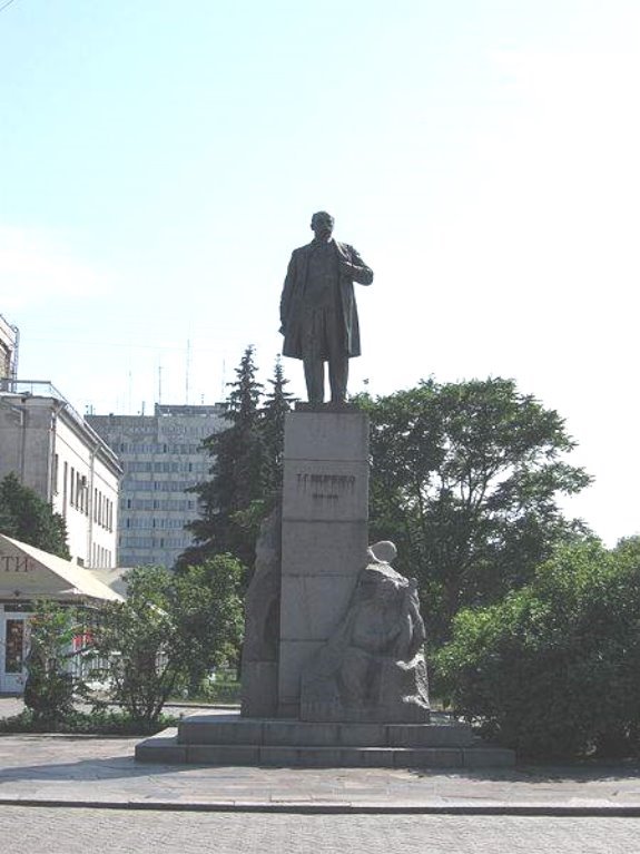 Файл:Пам'ятник Тарасові Шевченку в Черкасах.jpg