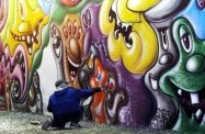http://www.artgraffiti.info/wp-content/uploads/2010/12/Kenny-Scharf-Artist-Mural-Graffiti.jpg